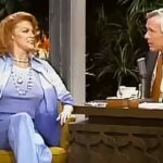 (VIDEO)Ann-Margret serenades Carson in unforgettable ’75 interview