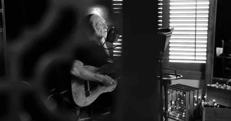 (VIDEO)Willie Nelson sings a song for those of us over a ‘certain’ age