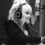 Dolly Parton Sings A Haunting Rendition of ‘Jolene” That Sends Shivers Down Your Spine