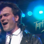 (VIDEO)When Patrick Swayze starts to sing, the crowd goes quiet. Then GOOSEBUMPS