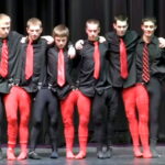 (VIDEO)6 young guys in red and black tights- that’s all they need to trick our eyes