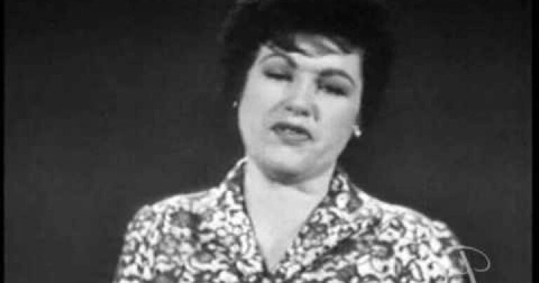 Patsy Cline’s Last Filmed Performance of “I Fall to Pieces” Will Leave You With Shivers