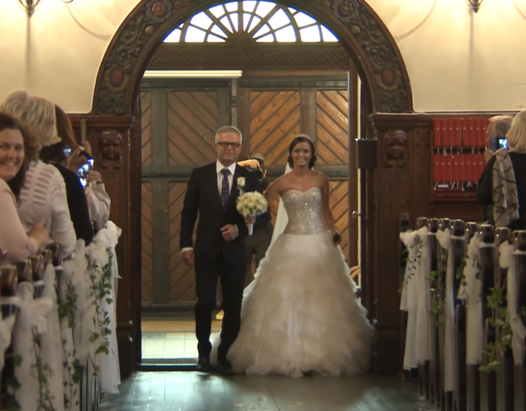 (VIDEO)Dad Walks His Daughter Down The Aisle…But When She Lifts Her Arm & Does THIS? Everyone’s Shocked!