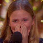 (VIDEO)Young girl picks a song judges cant believe. But when she starts singing …WOW!