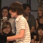 (VIDEO)A 6th Grader Boy sings Lady Gaga’s song, his performance just astonished his classmates!