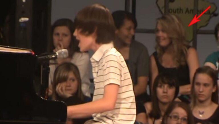 (VIDEO)A 6th Grader Boy sings Lady Gaga’s song, his performance just astonished his classmates!