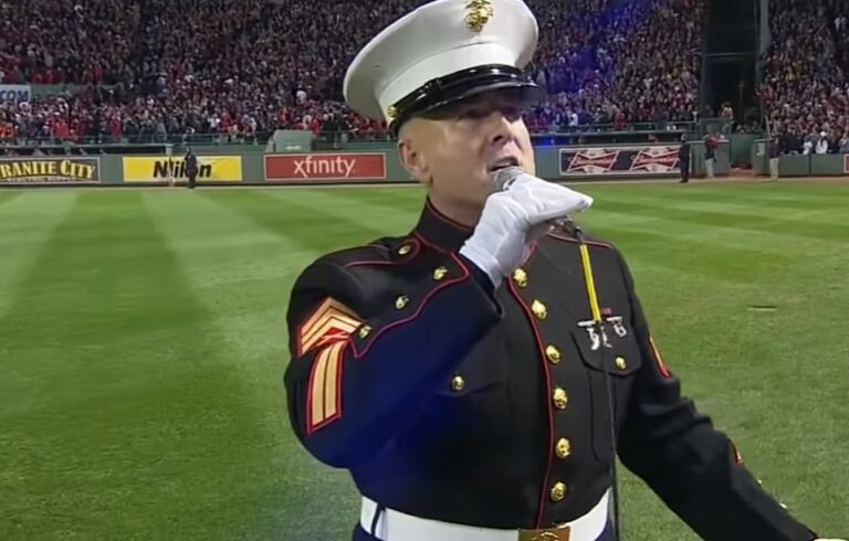 (VIDEO)Marine leaves 30,000 people speechless when he does THIS. At 1:48 — GOOSEBUMPS