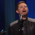 (VIDEO)Scotty McCreery channels Elvis to pay a tearful tribute to Charley Pride