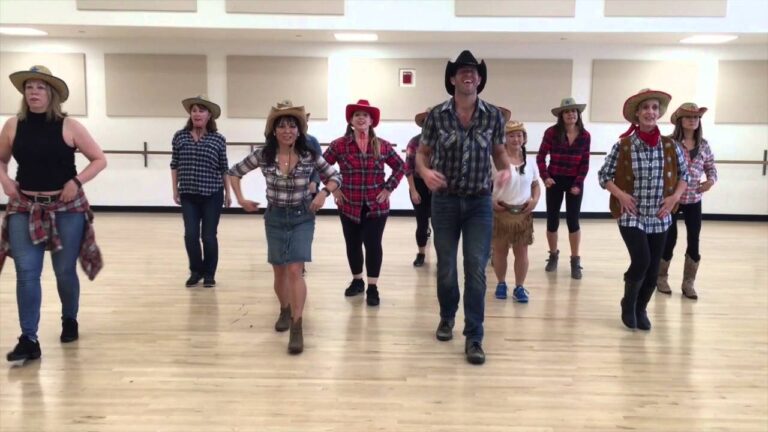 (VIDEO)Grandma steals handsome cowboy’s spotlight in Footloose dance-off