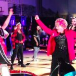 (VIDEO)Students’ ‘Uptown Funk’ routine gets owned by 60-year-old teacher’s moves