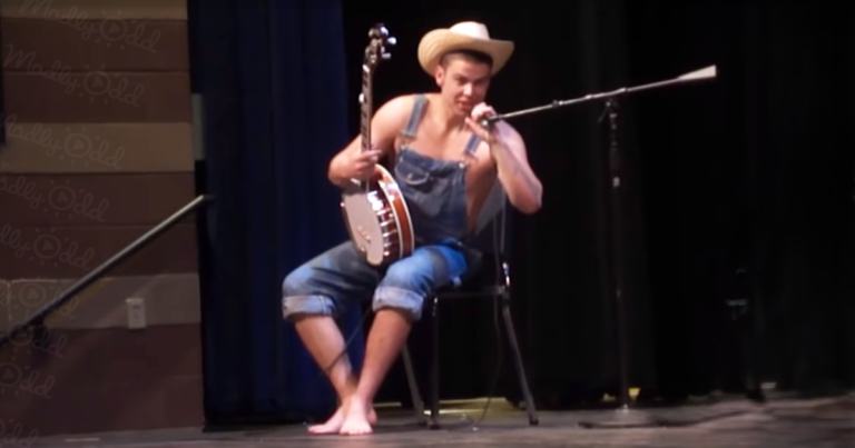 (VIDEO)They Laughed When This ‘Hillbilly’ Walked On Stage, But His Unique Skill Had Everyone Grinning