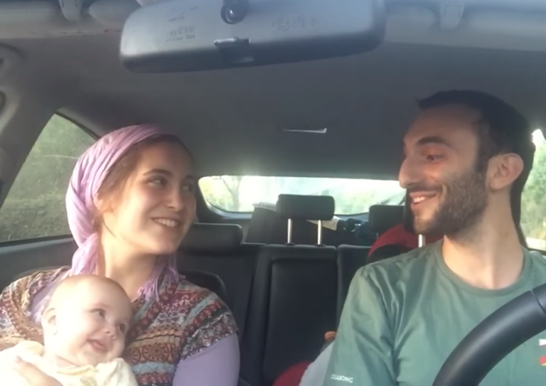 (VIDEO)Mom And Dad Perform Duet In The Car, But It’s The Baby’s Reaction That Melted My Heart!