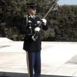 (VIDEO)Watch disrespectful crowd get taught a lesson by guard at Arlington Cemetery