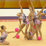 (VIDEO)5 female gymnasts pull-off mind-boggling stunt