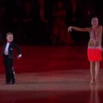 (VIDEO)She Came Onstage and Start Dancing…But when his Son Join Her! UNBELIEVABLE!