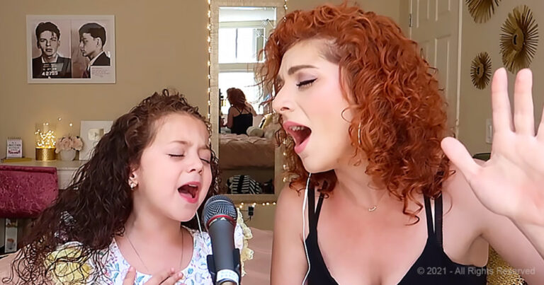 (VIDEO)Mom and 6-year-old daughter sing a duet worth 4 million views