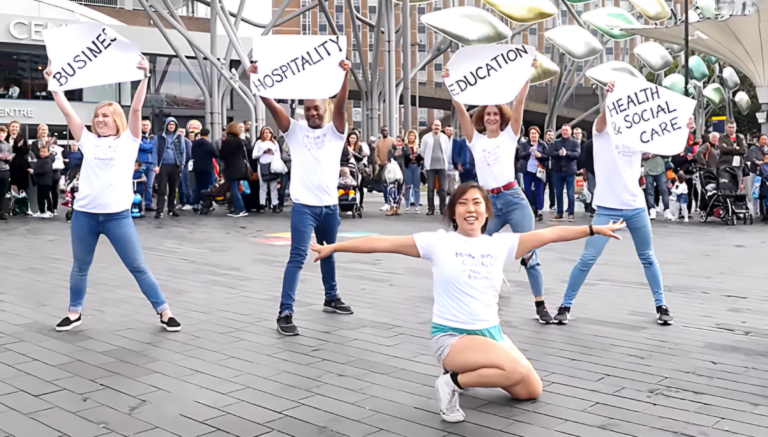 (VIDEO)That Curly Haired Girl? I Couldn’t Take My Eyes Off Her! Now That’s How You Do a Flash Mob!