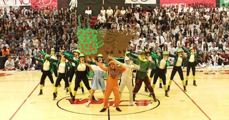 (VIDEO)High school dance team brings house down with incredible ‘Wizard of Oz’ homecoming routine