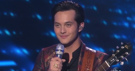 (VIDEO)The Crowd Goes Wild For ‘Idol’ Country Charmer When He Puts A Fun Twist On An Old Disney Song