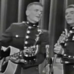 (VIDEO)The Everly Brothers delight dressed to the nines in their Marine uniforms