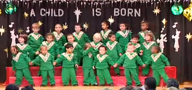 (VIDEO)Adorable PreSchoolers Line Up For Christmas Recital – Within Seconds The Parents Are Rolling In Their Seats