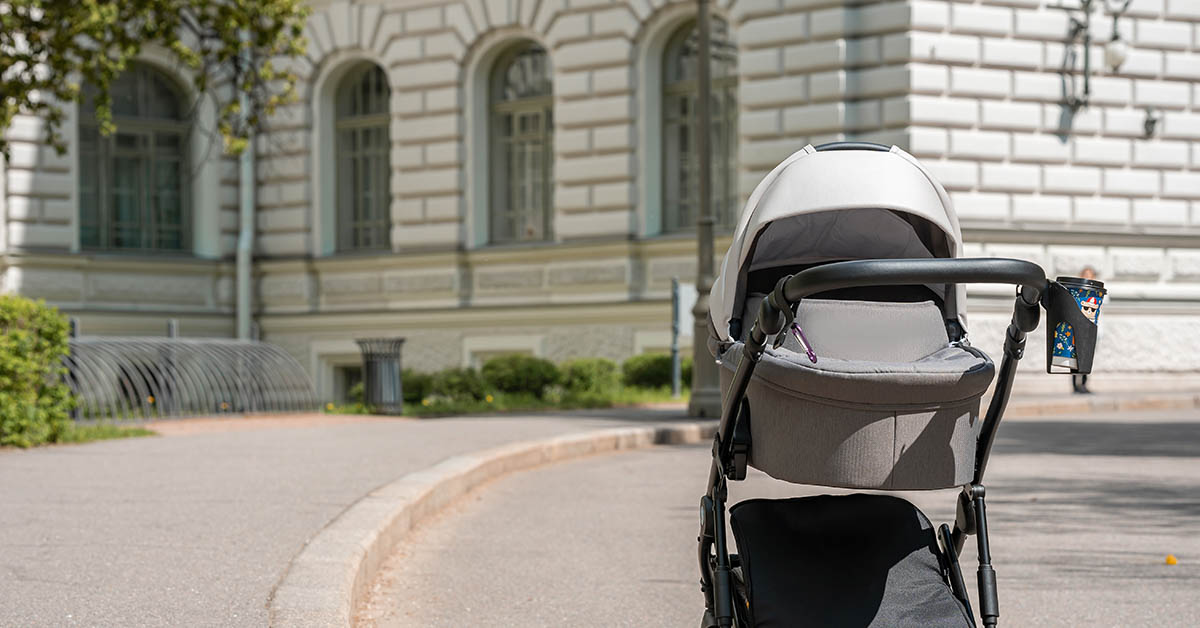 Woman Issues Frightening Warning After Finding a Stroller Abandoned on the Side of The Road