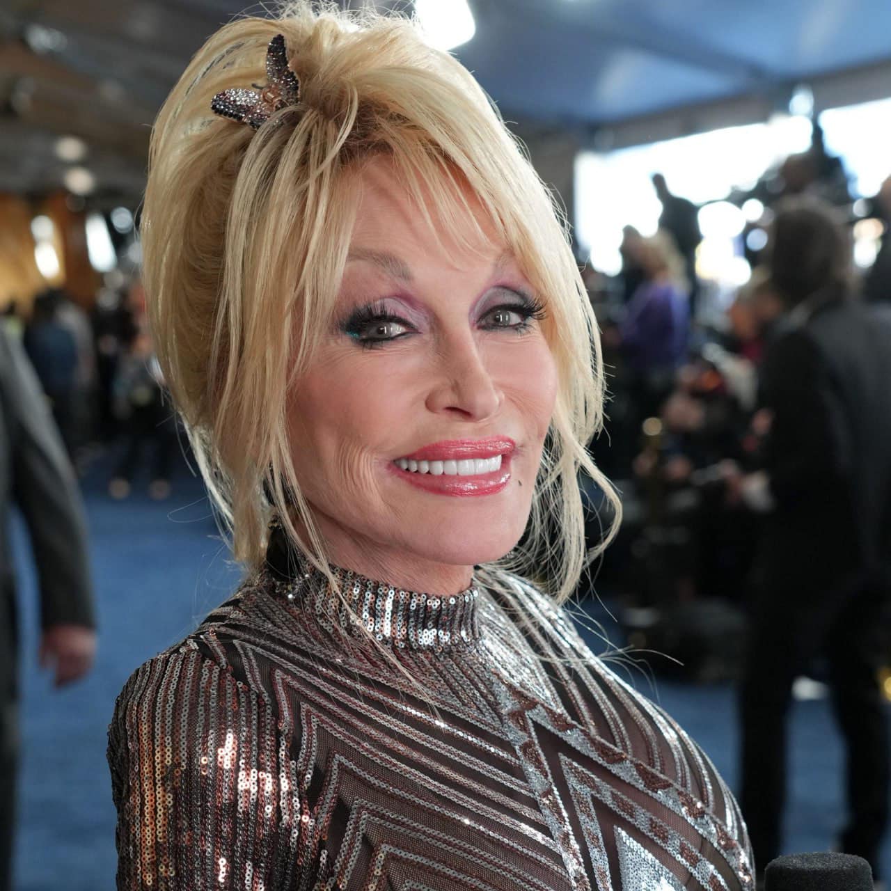 “A Cabin with No Electricity or Running Water!” Dolly Parton’s Childhood Home Sparks Reactions