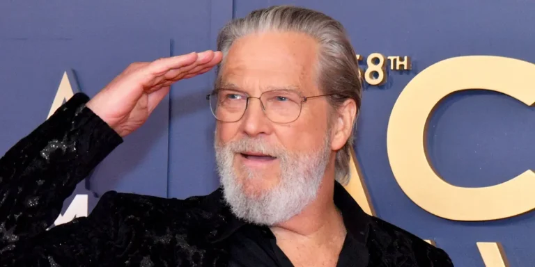 Jeff Bridges Stirs Mixed Reactions from Viewers After Awkward Moment at the CMA Awards – Details