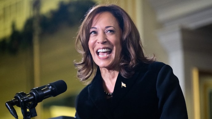 WATCH: Kamala Harris Stumbles Over Pledge of Allegiance on Senate Floor