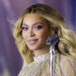 ‘That Looks Painful!’: Observant Viewers Notice Beyoncé’s Wardrobe Malfunction at the Grammys – Photos