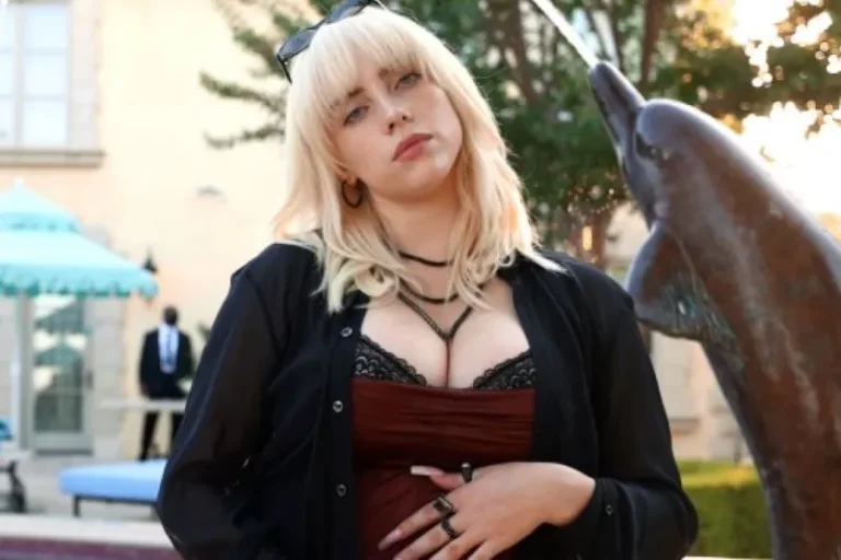 Billie Eilish Swim Top Photo Gets 3 Million Likes After Fans Resurface It