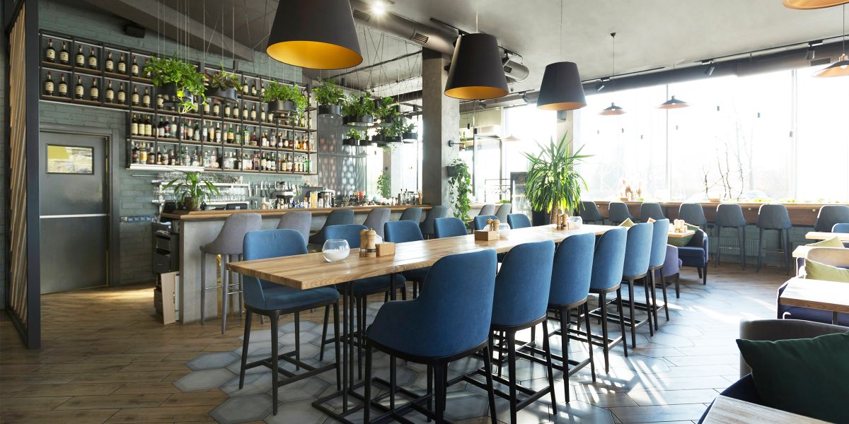 Young Restaurant Manager Tried to Kick Me Out Because of My “Cheap Clothes” – She Had No Idea What Would Happen 10 Minutes Later