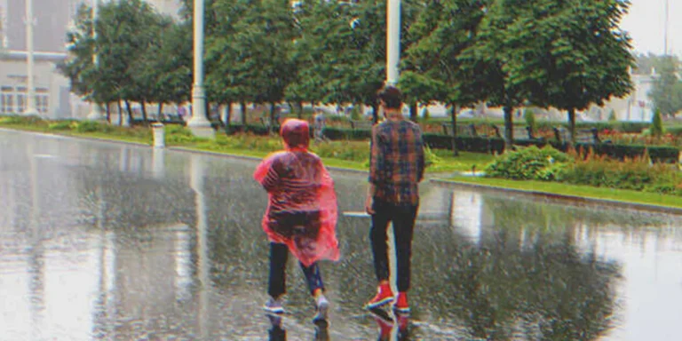 Man Gives Two Boys Soaked in Rain a Ride, Sees Them Again on His Doorstep the Next Day – Story of the Day