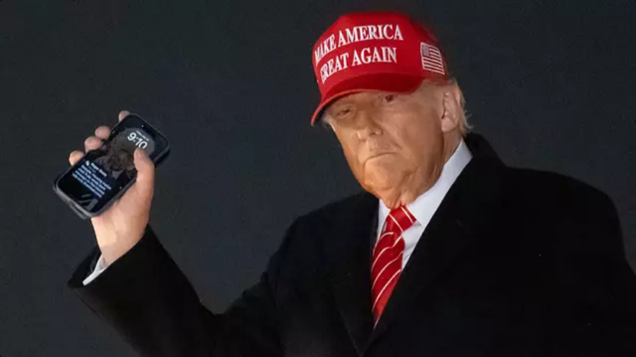 Donald Trump mocked after people spot photo on his lock screen and people think it means one thing