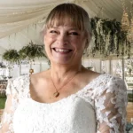 Sassy Mom Seeks Attention by Wearing a White Dress to Her Daughter’s Wedding – But the Bride Outsmarts Her Perfectly