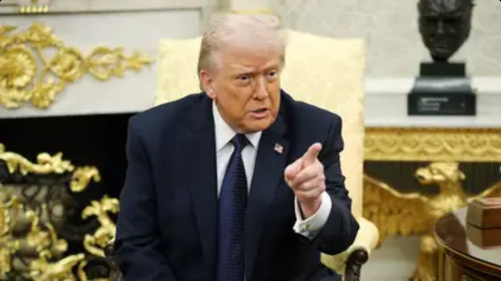 Body language expert breaks down what Trump’s gestures mean including very specific signal