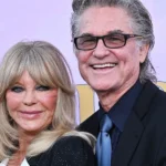 Goldie Hawn, 80, Turns Heads in Chic Black Look on the 2026 Oscars Red Carpet – Photos and Videos