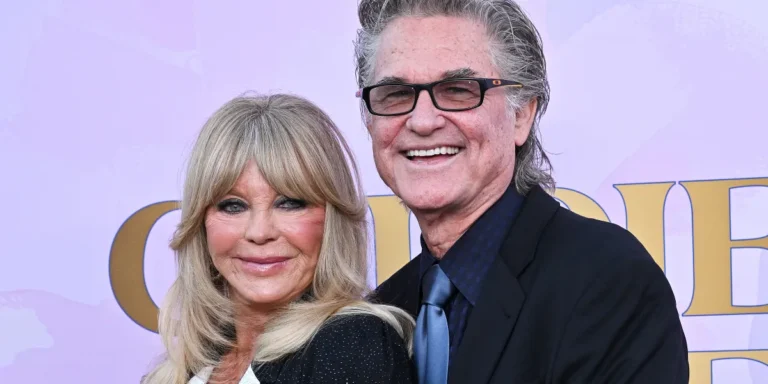 Goldie Hawn, 80, Turns Heads in Chic Black Look on the 2026 Oscars Red Carpet – Photos and Videos