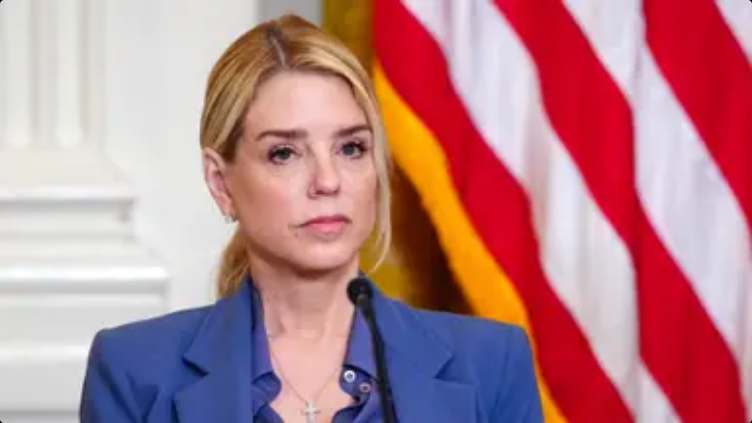 Trump gave brutal four-word message to Pam Bondi the day before firing her as attorney general