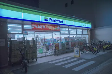 Entitled Woman Mocked Me for Working as a Cashier at the Grocery Store – Minutes Later, It Became One of the Most Important Days of My Life