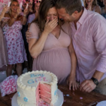 My Daughter Cut Into Her Gender Reveal Cake and Started Crying – Then the Baker Pulled Me Aside