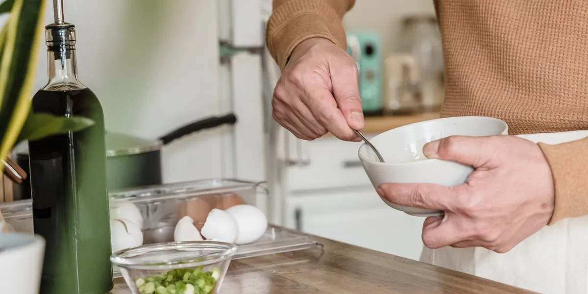 Father-in-Law Kept Sticking His Fingers Into His Daughter-in-Law’s Cooking – Until His Son Caught Him