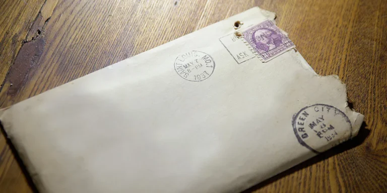 Woman Hid Her Daughter’s Final Letter for 30 Years – Grandson Found It in a Bible on His Wedding Morning
